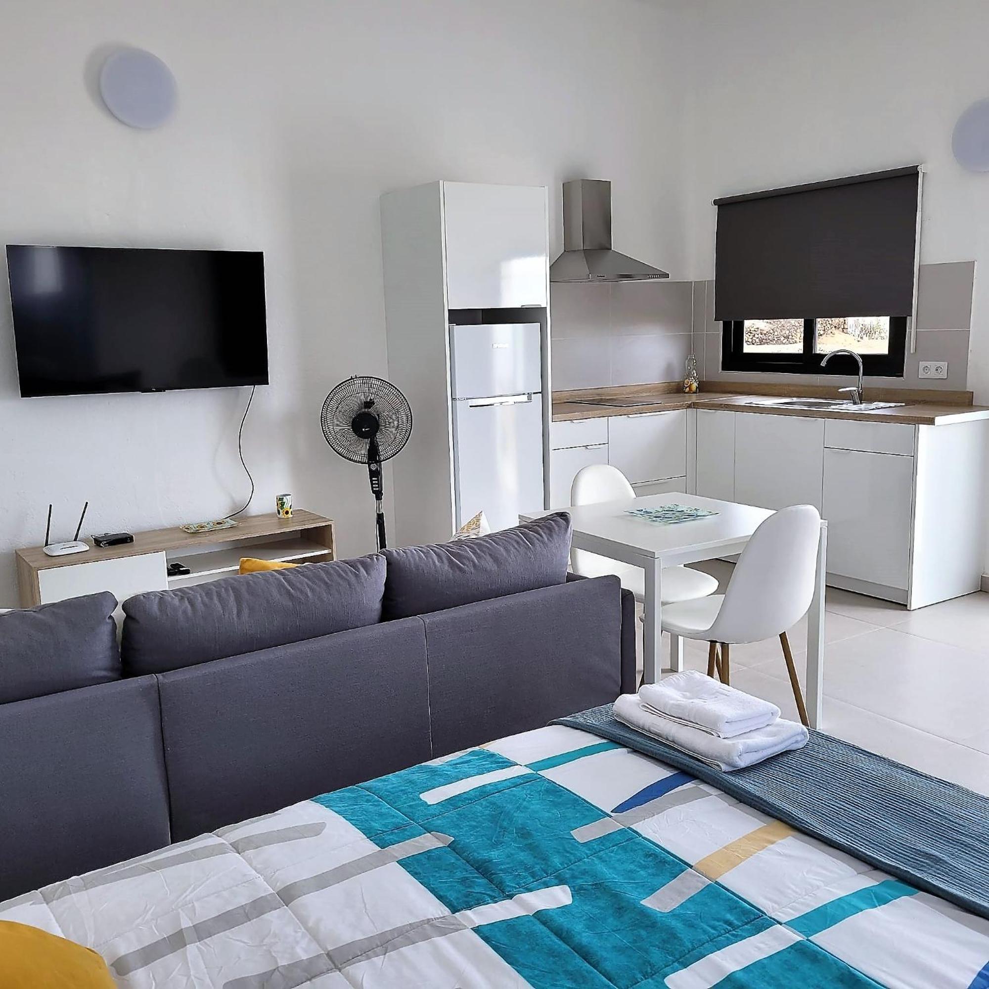 Apartamentos Falcon Tinajo Eksteriør billede